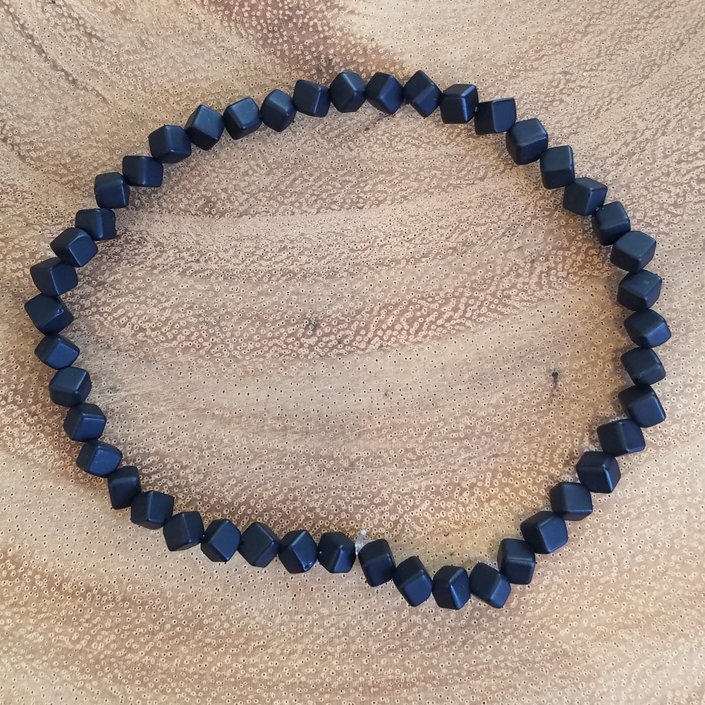 87RWD || Beaded bracelet (cubes)